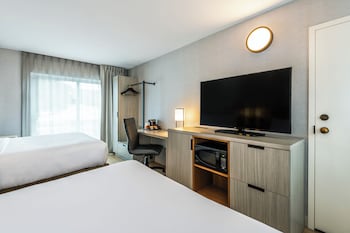 2 Queen Beds, Non Smoking, Ground Floor Pet-Friendly
