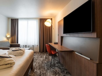 Executive Triple Room, 1 Queen Bed with Sofa bed