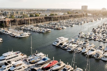 Executive Suite, 1 Bedroom, Marina View (Mobility Accessible, Tub)