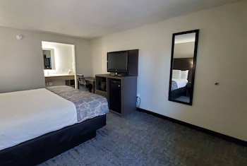 Room, 1 Queen Bed, Accessible, Non Smoking (Mobility)