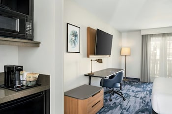 Room, 1 King Bed, Accessible Bathtub