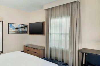Room, 1 King Bed, Accessible Bathtub