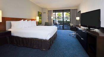 Room, 1 King Bed, Poolside