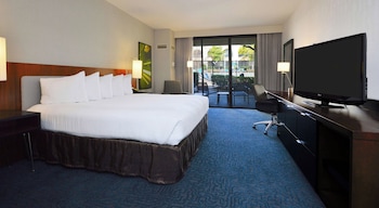 Room, 1 King Bed, Poolside