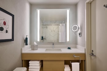 Junior Suite, 1 King Bed