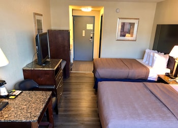 Standard Room, 2 Queen Beds, Non Smoking, Refrigerator & Microwave (Pet Friendly)
