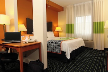 Room, 1 King Bed (Mobility/Hearing Access, Roll-In Shwr)
