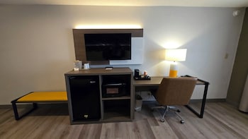 Standard Room, 1 King Bed, Non Smoking