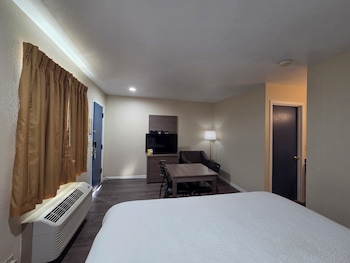 Deluxe Room, 1 King Bed, Non Smoking