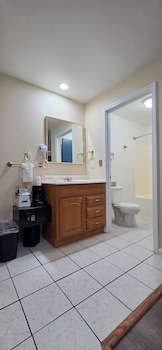Studio Suite, 1 King Bed, Non Smoking