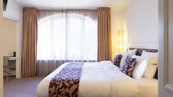 Junior Suite, 1 King Bed, City View