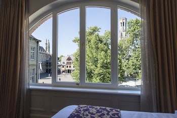 Junior Suite, 1 King Bed, City View