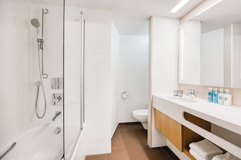 Junior Suite, 1 King Bed, City View