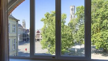 Junior Suite, 1 King Bed, City View