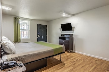 Deluxe Room, 1 King Bed, Non Smoking, Kitchenette