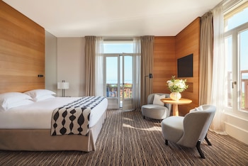 Suite, Lake View