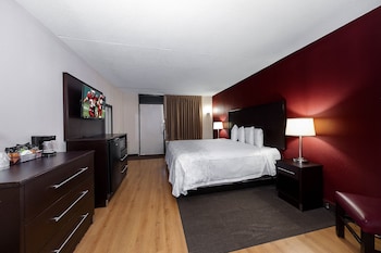 Deluxe Room, 1 King Bed, Accessible (Smoke Free)