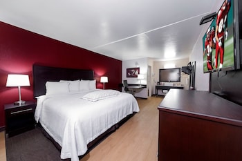 Premium Room, 1 King Bed (Upgraded Bedding & Snack, Smoke Free)