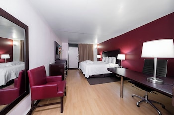 Premium Room, 1 King Bed (Upgraded Bedding & Snack, Smoke Free)