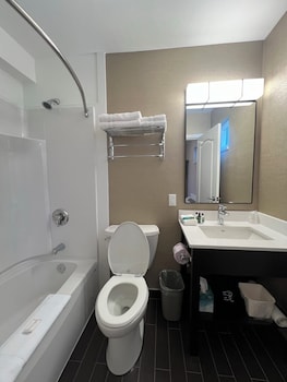 Deluxe Room, 2 Queen Beds, Kitchenette