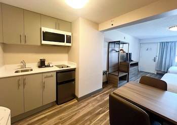 Deluxe Room, 2 Queen Beds, Kitchenette