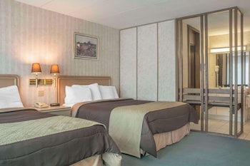 Standard Room, 2 Queen Beds, Non Smoking