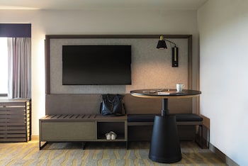 Room, 1 King Bed (Hearing Accessible)
