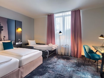 Privilege, Room, Multiple Beds