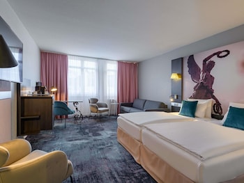 Privilege, Room, Multiple Beds