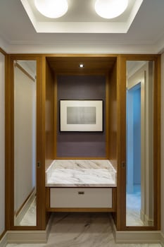 New Grand Superior Room