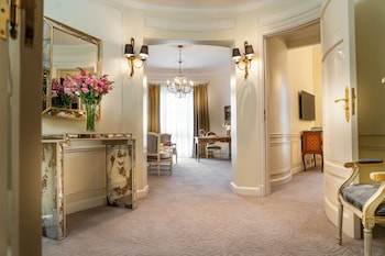 Suite (Governor)