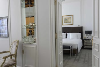 Deluxe Suite (Lounge)