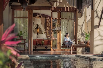 Villa, 1 King Bed, Pool Access
