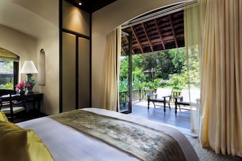 Four Bedroom Grand Residence Villa with Pool