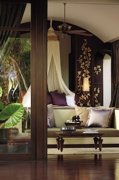 Villa, 1 King Bed, Pool Access