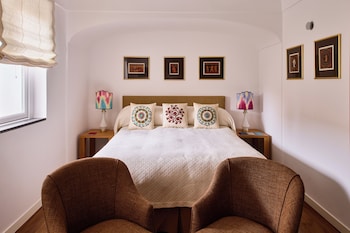 Room (Courtyard room)