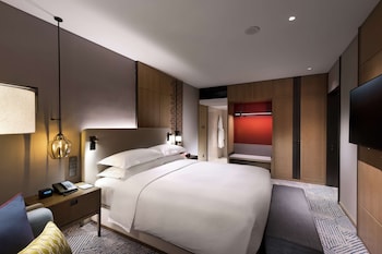 King, Premier Suite, 1 King Bed, Balcony