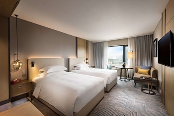 Deluxe Room, 2 Twin Beds, City View