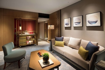 Deluxe Suite, 1 King Bed