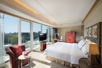 Executive Suite, 1 Double Bed, Balcony