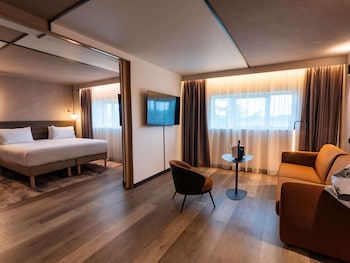 Suite, 1 Queen Bed with Sofa bed