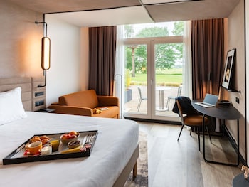 Deluxe Room, 1 Double Bed, Accessible (Golf course view)