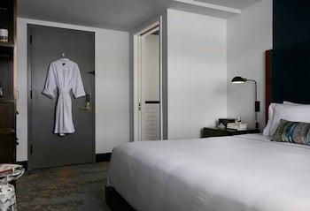 Room, 1 King Bed, Mobility Accessible (Gallery)