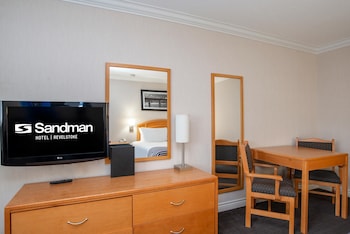 Studio, 1 King Bed, Kitchenette (Sofa Bed, Monashee Building)