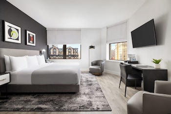 Deluxe Room, 1 King Bed (Broadway View)