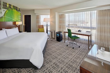 Deluxe Room, 1 King Bed, Corner