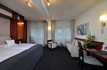 Designers-Double Room 1 Double Bed