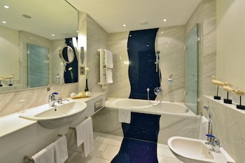 Designers-Double Room 1 Double Bed