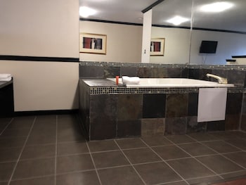 Standard Room, 1 King Bed, Jetted Tub