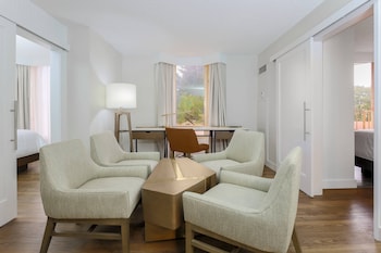 Suite, 2 Bedrooms (Balcony)